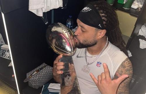  Avonte Maddox kissing the Lombardi trophy